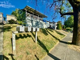 12746 35th Ave NE, Unit 4 in Seattle, WA - Building Photo