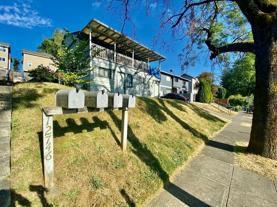 12746 35th Ave NE, Unit 4 in Seattle, WA - Foto de edificio
