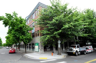 RiverPlace Condominiums in Portland, OR - Foto de edificio - Building Photo