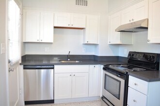 5034 SE 75th Ave in Portland, OR - Building Photo - Building Photo