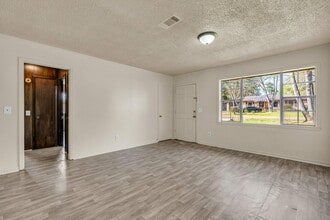 118 Wyman Dr, Unit 118 in West Point, MS - Building Photo - Building Photo