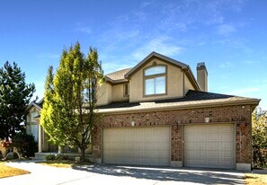 9728 Quartzridge Dr in Sandy, UT - Building Photo