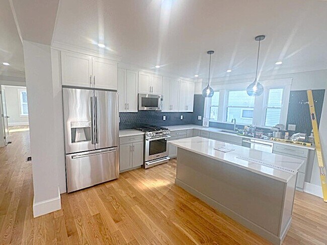 37 Governor Winthrop Rd, Unit 1 in Somerville, MA - Building Photo - Building Photo