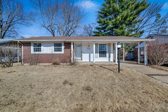 1449 Coachway Ln in Hazelwood, MO - Foto de edificio - Building Photo