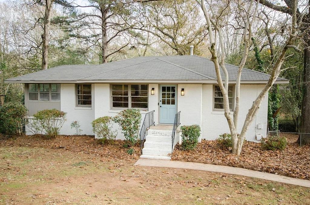 110 Peachtree Cir SE in Marietta, GA - Building Photo