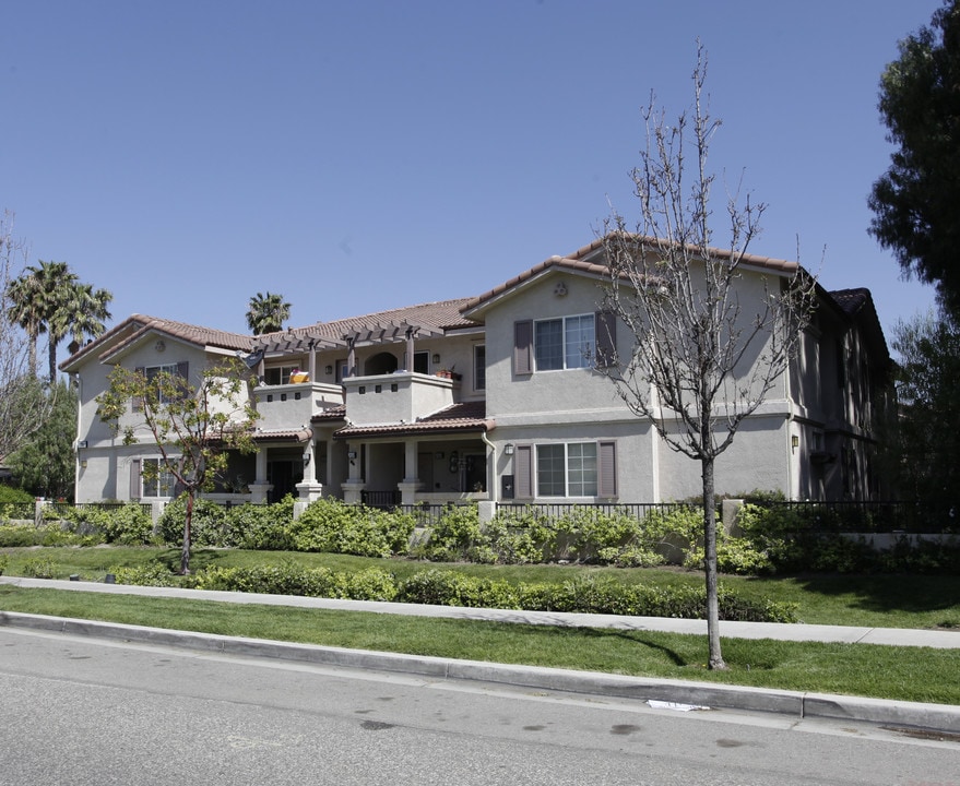 Hillview Apartments in Simi Valley, CA - Building Photo