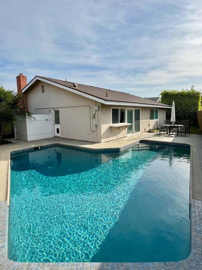 3541 Heather Cir in Seal Beach, CA - Building Photo - Building Photo