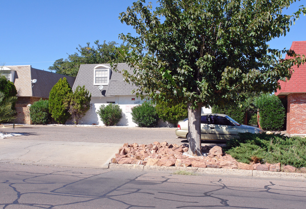 5239 Fairbanks Dr in El Paso, TX - Foto de edificio