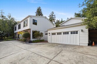 955 Siskiyou Dr in Menlo Park, CA - Building Photo - Building Photo