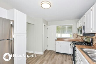 635 Loyola Dr in Florissant, MO - Foto de edificio - Building Photo