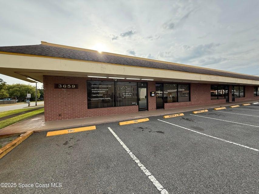 3659 S Hopkins Ave in Titusville, FL - Building Photo
