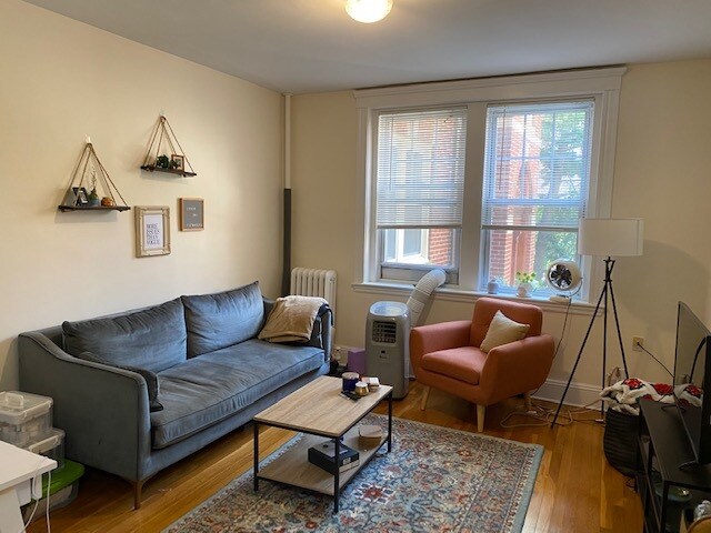 17 Short St, Unit 2 in Brookline, MA - Building Photo