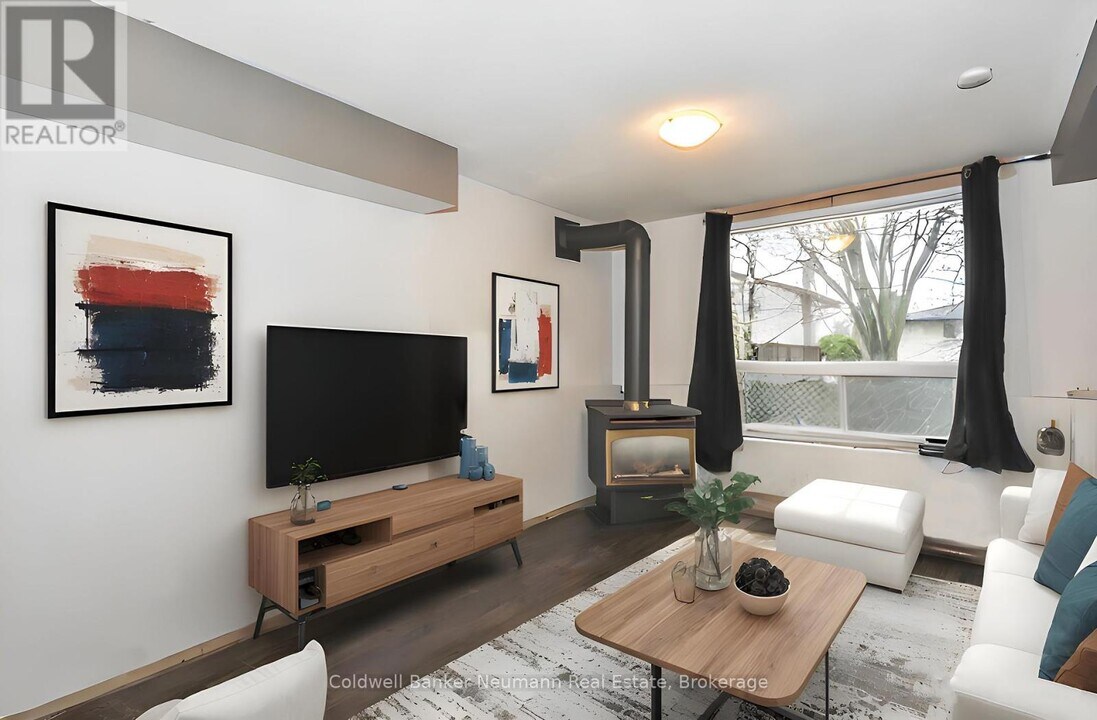 723 Scottsdale Dr in Guelph, ON - Building Photo