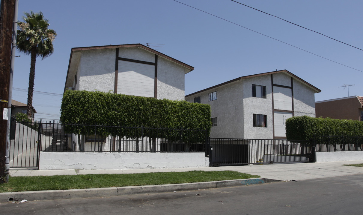 6918-6920 Simpson Ave in North Hollywood, CA - Building Photo