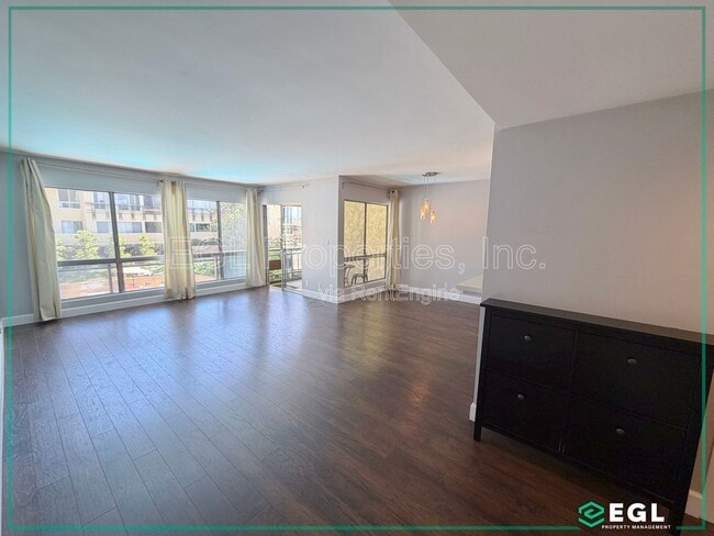 6275 Canterbury Dr in Culver City, CA - Building Photo - Building Photo