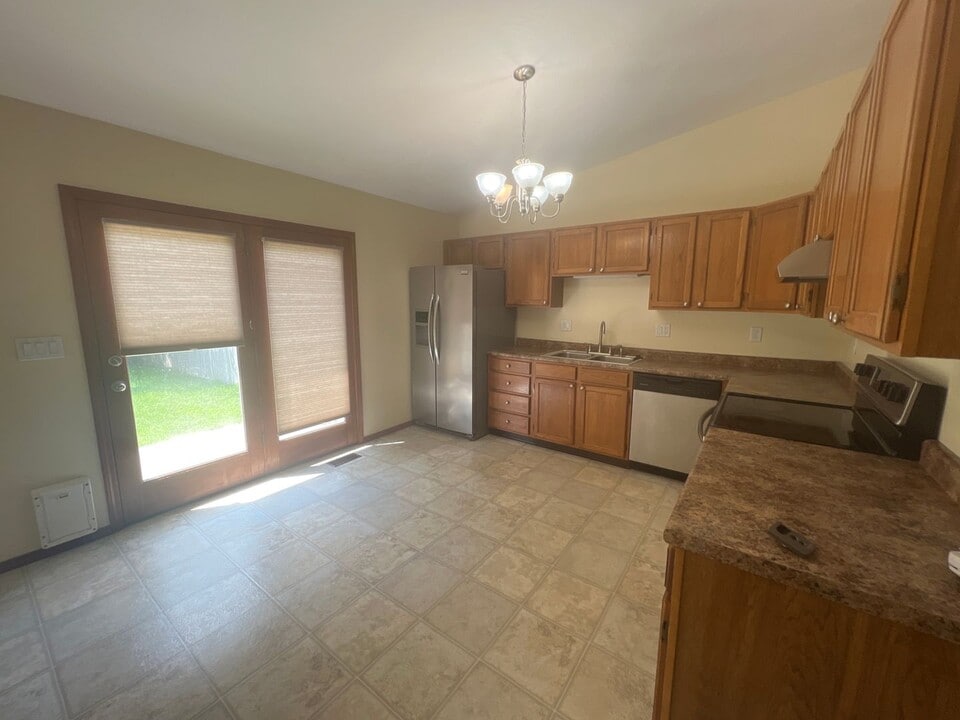 6327 Brent Dr in Springfield, IL - Building Photo