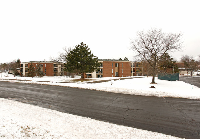 Parkway Meadows in Ann Arbor, MI - Foto de edificio - Building Photo