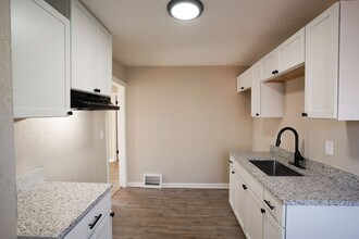 This beautifully updated 2-bedroom, 1-bath in Detroit, MI - Foto de edificio - Building Photo