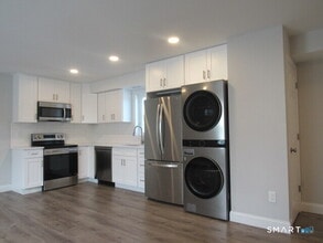 10 Bouton St in Norwalk, CT - Building Photo - Building Photo