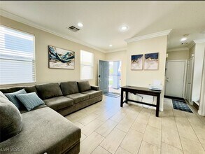 8842 Sierra Linda Dr in Las Vegas, NV - Building Photo - Building Photo