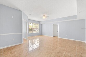 5572 Metrowest Blvd in Orlando, FL - Building Photo - Building Photo