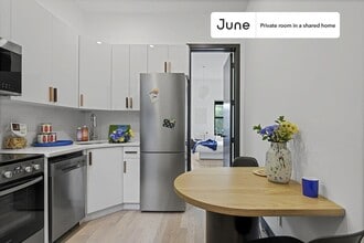 Private bedroom in 3 bed/3 bath Home in Queens, NY - Building Photo - Building Photo