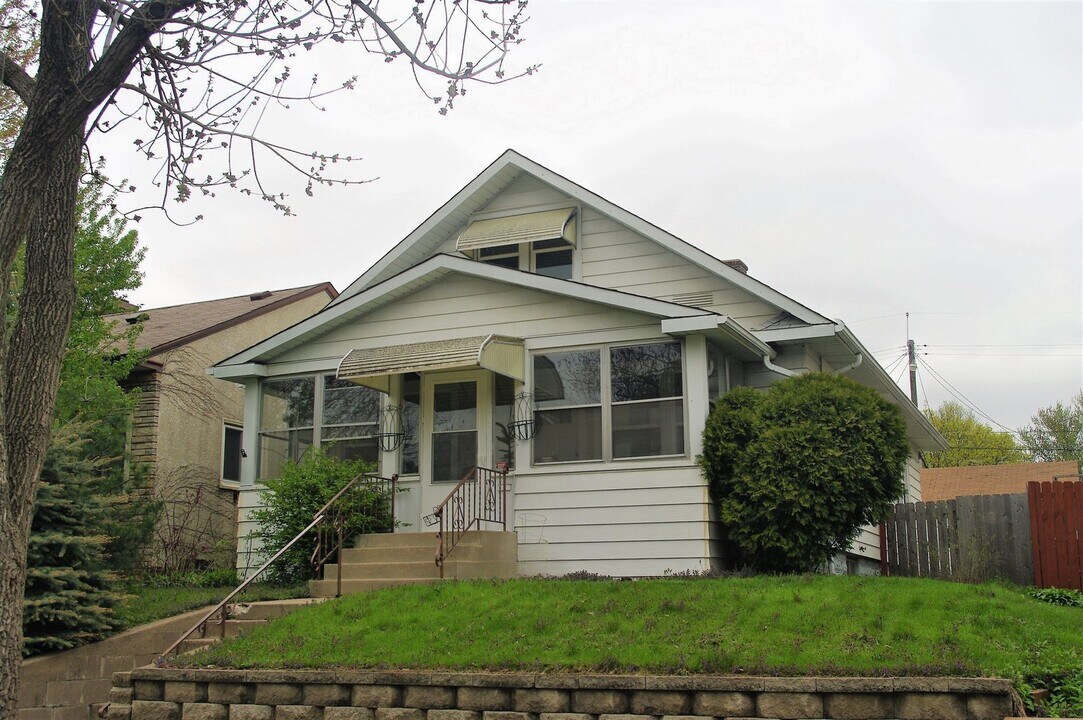 1179 Charles Ave in St. Paul, MN - Building Photo