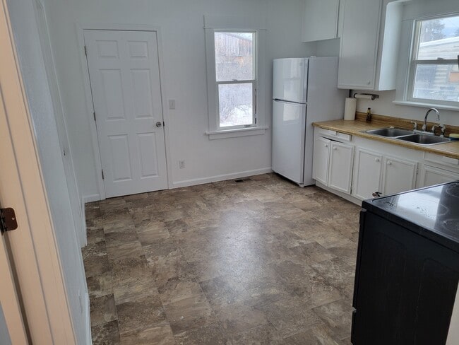 2026 S 11th St W in Missoula, MT - Foto de edificio - Building Photo