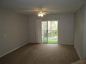 802 Crest Pines Dr, Unit 837 in Orlando, FL - Building Photo - Building Photo