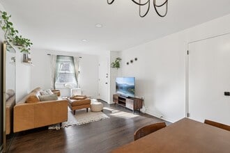 14 A Lakeside Dr in Millburn, NJ - Building Photo - Building Photo