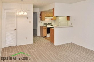 Sutton House Apartments in San Antonio, TX - Building Photo - Interior Photo