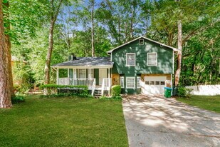 4006 Tanglewood Rd in Snellville, GA - Building Photo