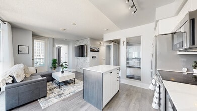 215 Fort York Blvd in Toronto, ON - Building Photo - Building Photo