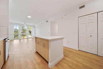 10170 SW 7th St, Unit 22-401 in Pembroke Pines, FL - Building Photo - Building Photo