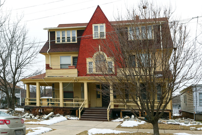 70 S Chapel St in Elgin, IL - Building Photo - Building Photo