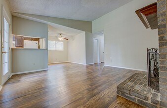 12824 Tomanet Trail, Unit Unit-B in Austin, TX - Building Photo - Building Photo