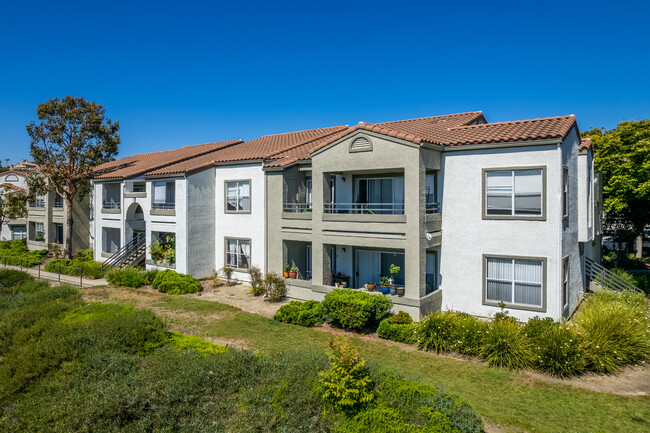 Seacrest Apartments in San Clemente, CA - Foto de edificio - Building Photo