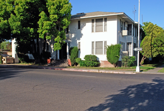 1047 N Fulton St in Fresno, CA - Building Photo - Building Photo