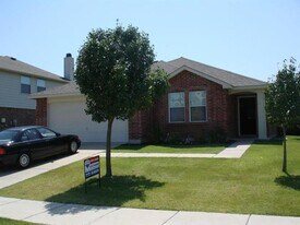 721 Pickwick Ln in Wylie, TX - Building Photo