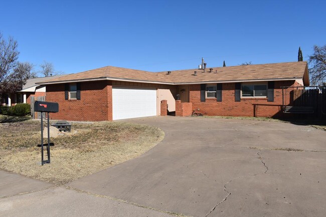 property at 2722 Verde Ave