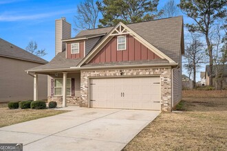 408 Louise Way in Locust Grove, GA - Foto de edificio - Building Photo