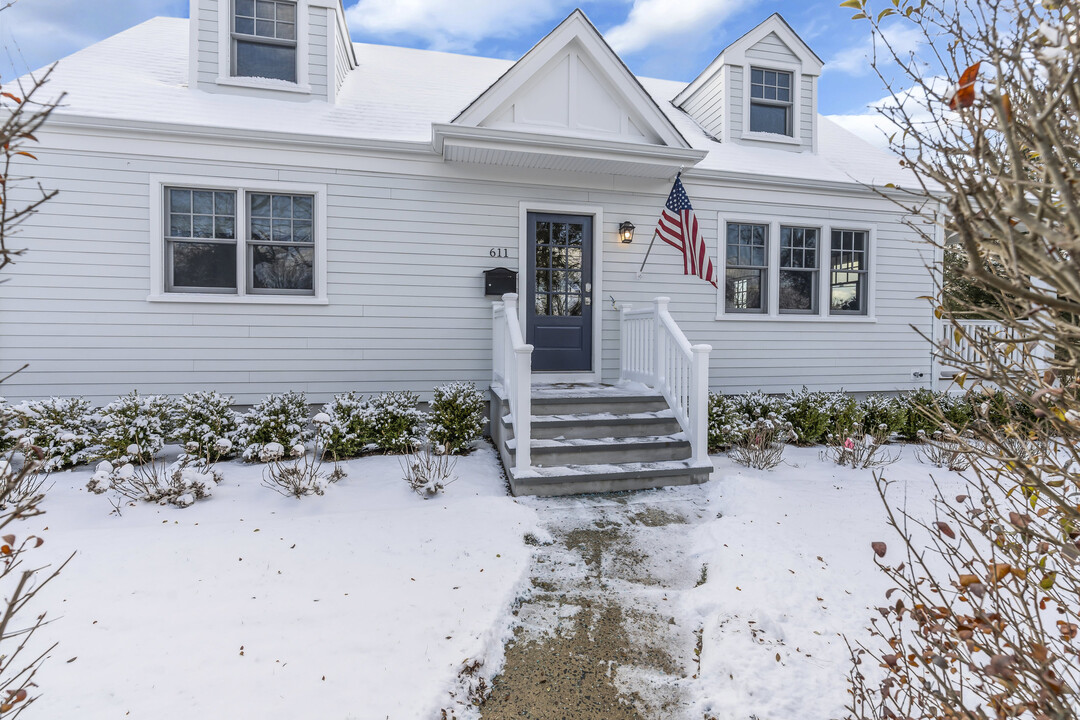 611 St Clair Ave in Spring Lake, NJ - Building Photo