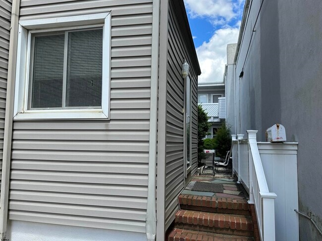 property at 33 S Benson Ave