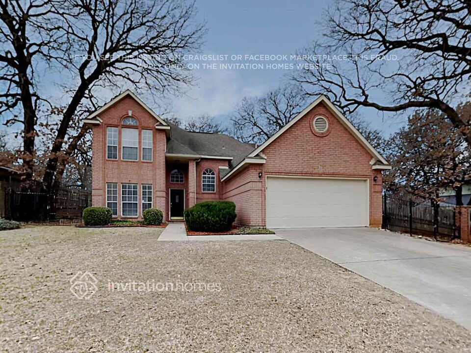 1403 Creekside Dr in Mansfield, TX - Building Photo