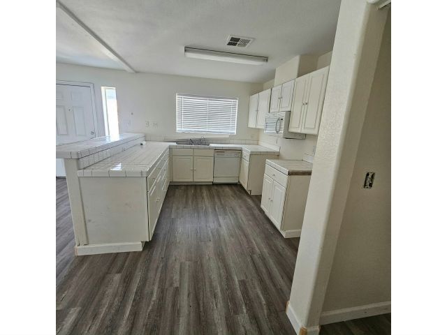 6223 E Sahara Ave in Las Vegas, NV - Building Photo - Building Photo