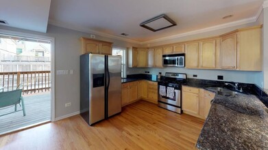 1632 W Blackhawk St, Unit 2 in Chicago, IL - Foto de edificio - Building Photo