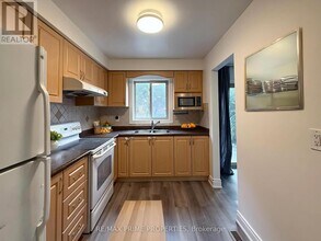 17 Debden Rd in Markham, ON - Building Photo - Building Photo