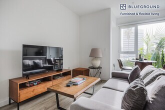 12035 Wilshire Blvd in Los Angeles, CA - Building Photo - Building Photo