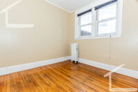 74 Egmont St, Unit 3 in Brookline, MA - Foto de edificio - Building Photo