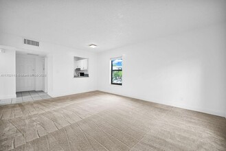 7550 Stirling Rd, Unit V219 in Hollywood, FL - Building Photo - Building Photo